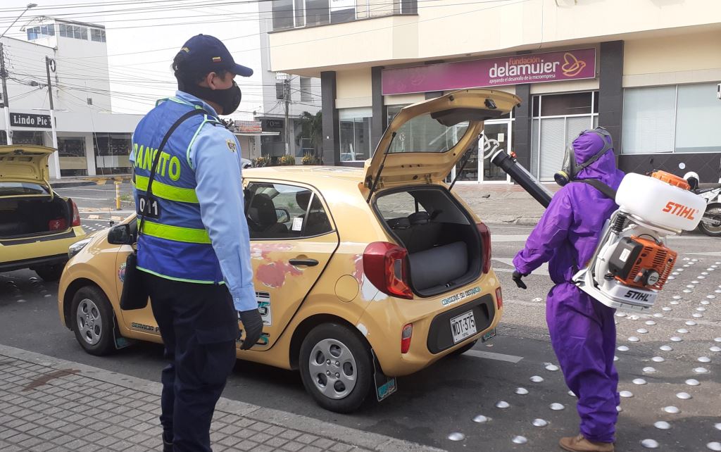 Alcaldía supervisa jornadas de desinfección a taxis que operan en Yopal