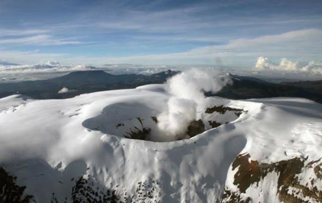 La NASA fotografía al Nevado del Ruíz en Colombia.