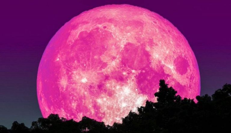 Espectacular imagen captada de la Superluna Rosa