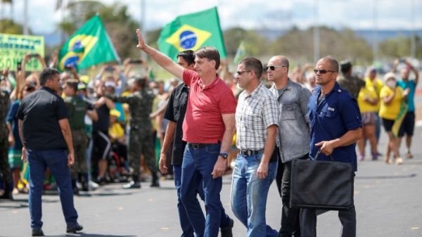 Asociación de Jueces considera incapaz a Bolsonaro de gobernar