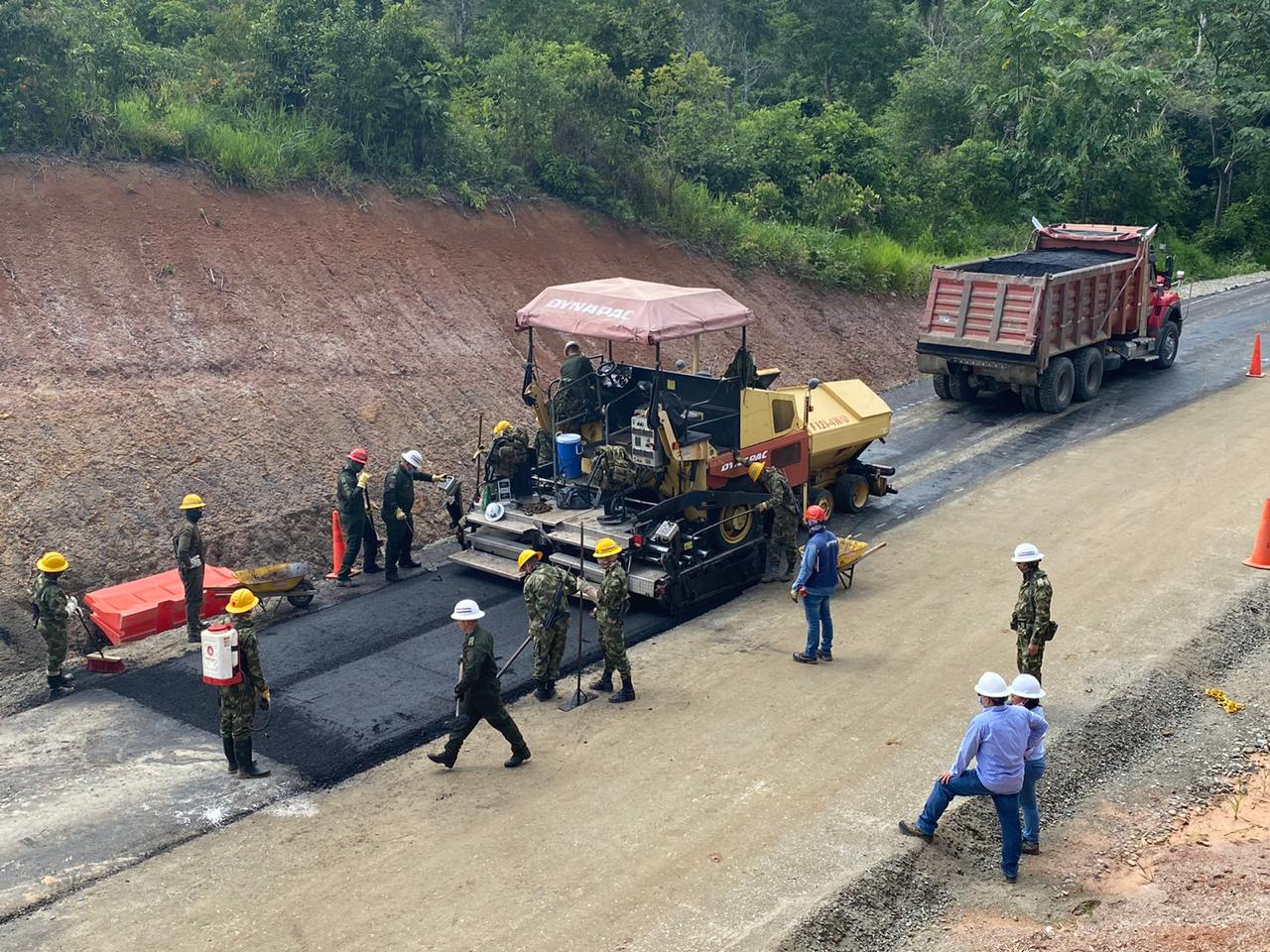 Ejército continúa avanzando en la construcción del proyecto Transversal de La Macarena