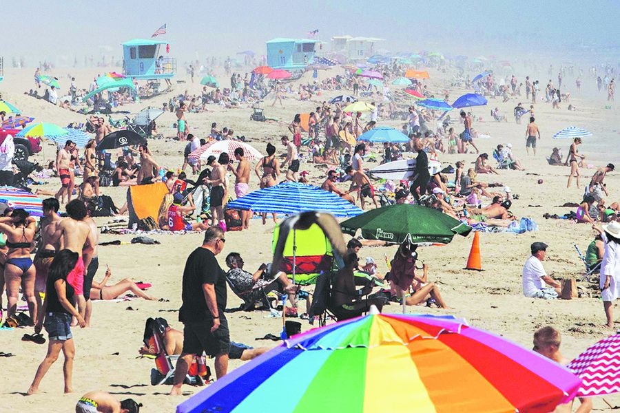 Las playas de EEUU se llenan de gente cuando los muertos por coronavirus se acercan a los 100.000