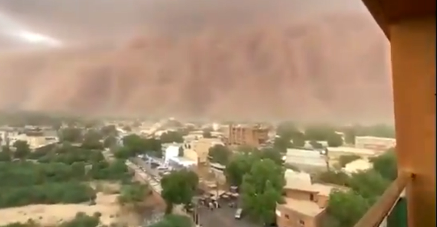 Tormenta de arena cubrió por varios minutos la ciudad africana de Niamey, capital de Niger.