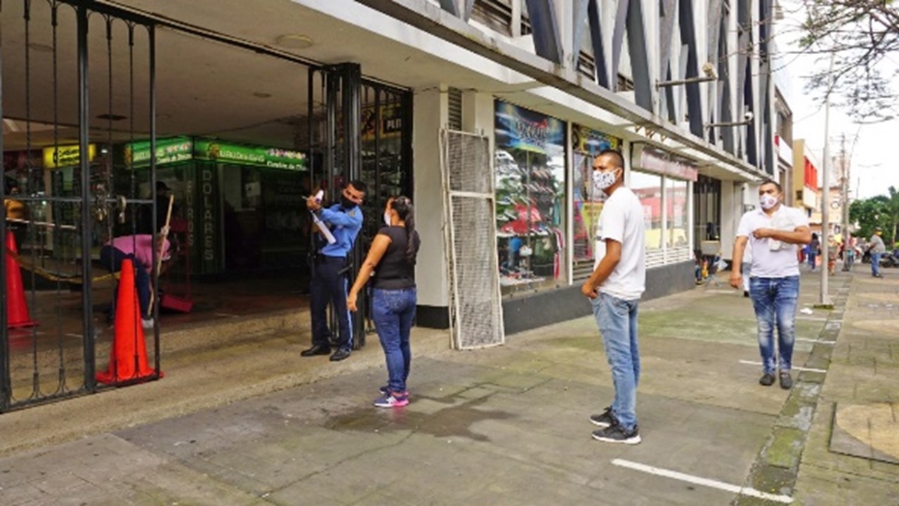 Los permisos laborales no aplican como autorización para ingresar a los centros comerciales de Villavicencio