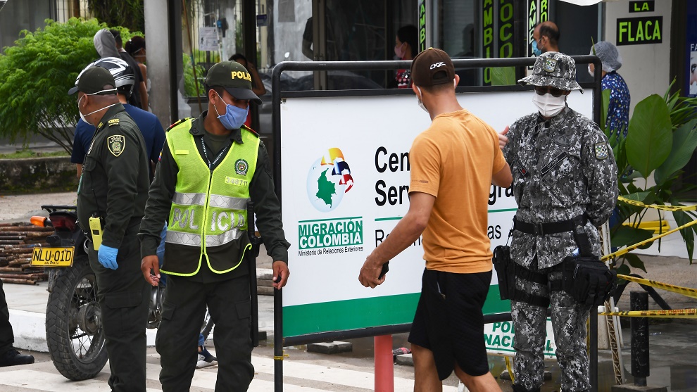 Gobierno de Colombia retoma actividades y renovará documentos a venezolanos
