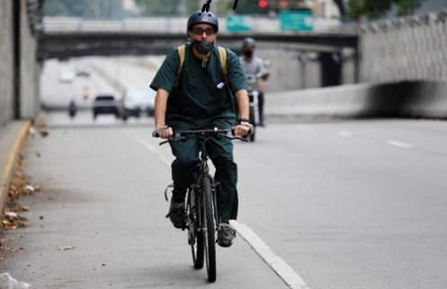 Las bicicletas usadas salen al ruedo en la crisis de gasolina de Venezuela