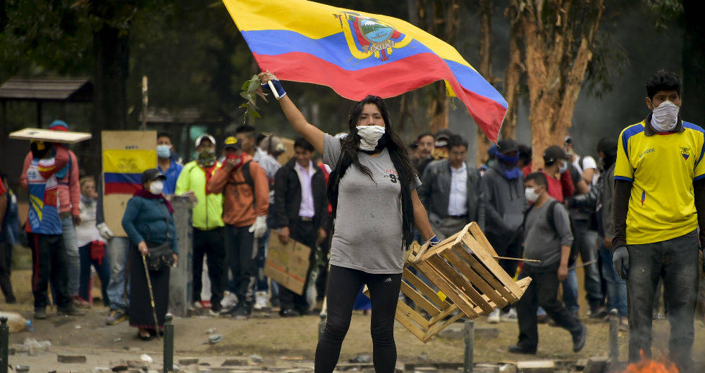 Gobierno de Ecuador negocia deuda externa en medio de protestas