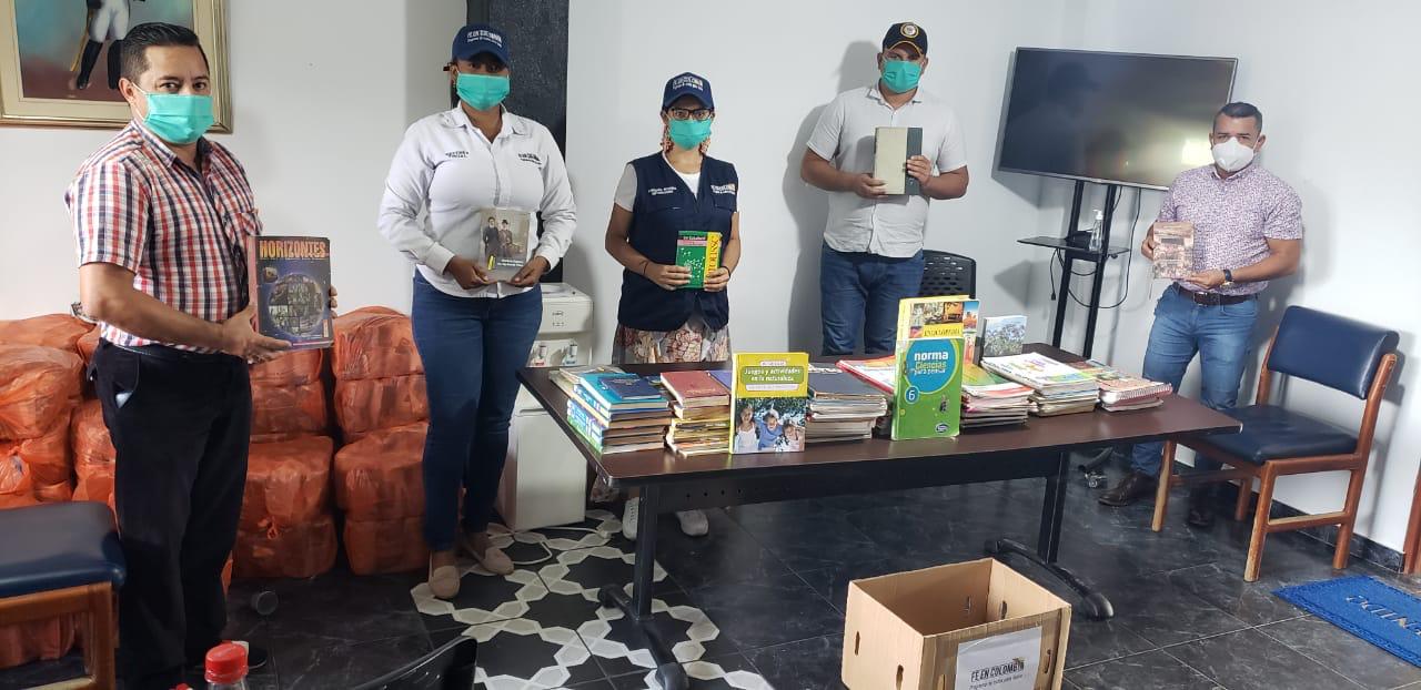 El Ejército Nacional entregó 210 libros en el municipio de Chámeza