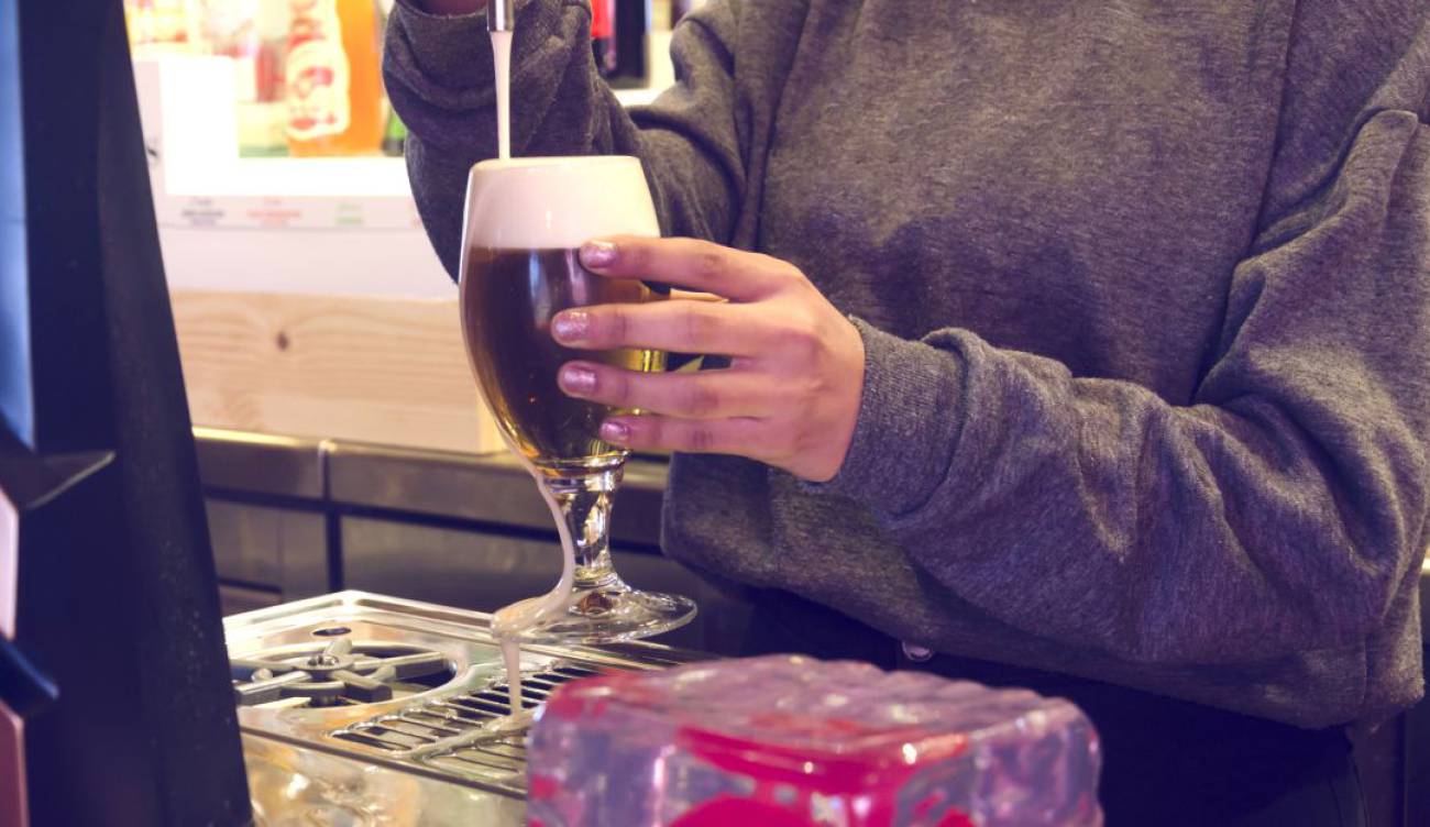 Gobierno habilita consumo de licor en bares y restaurantes de Colombia