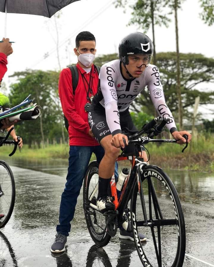 Continúa los ciclistas del Meta preparación con miras a la Vuelta de la Juventud