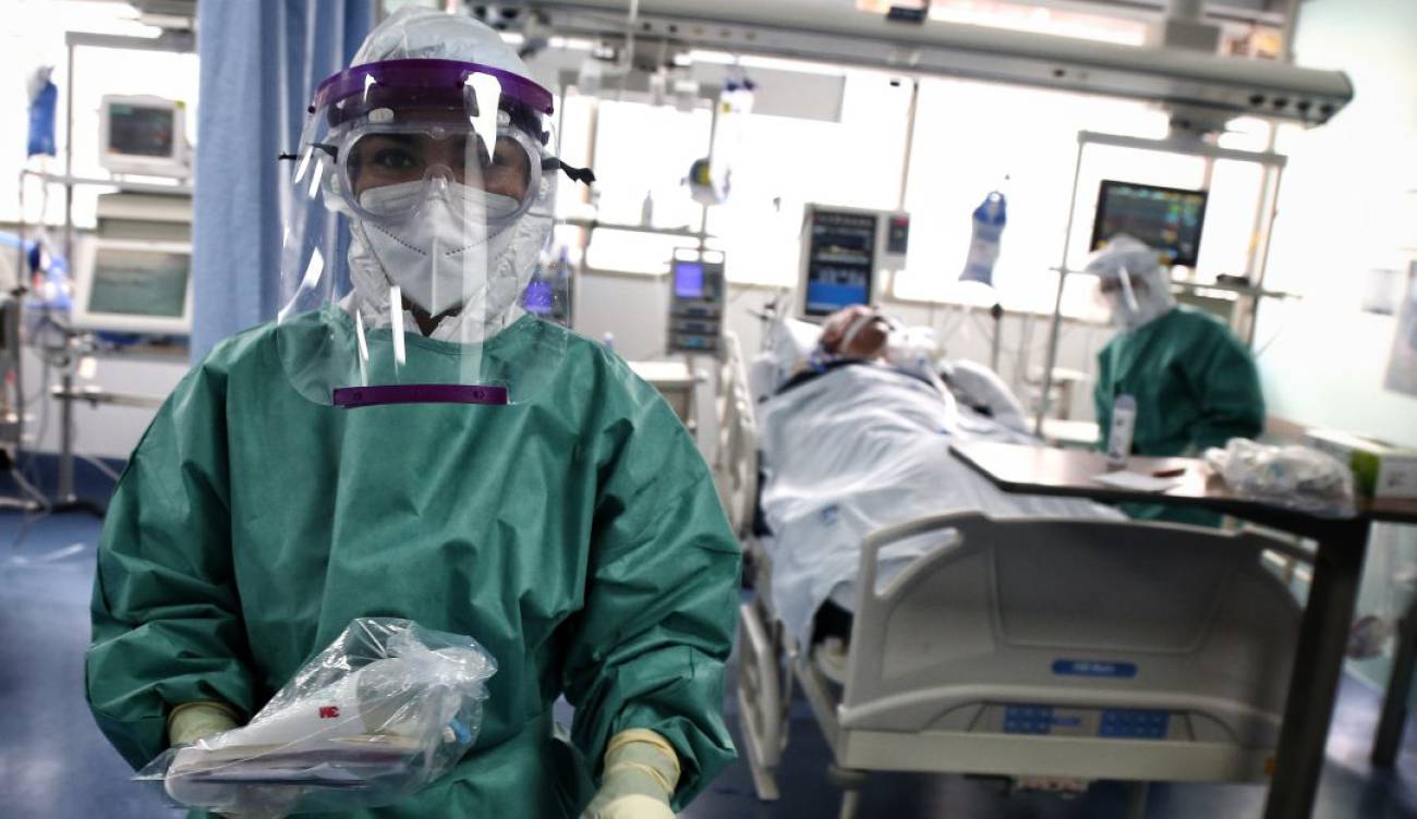 Médicos piden extender alerta roja hospitalaria y cuarentena a todo el país