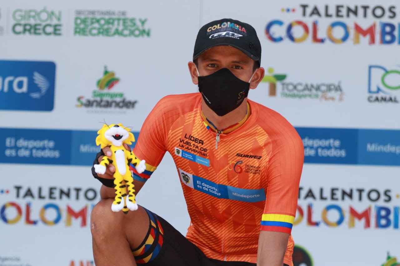 Jesús David Peña ganó el circuito en Cúcuta y es el primer líder de la Vuelta de la Juventud