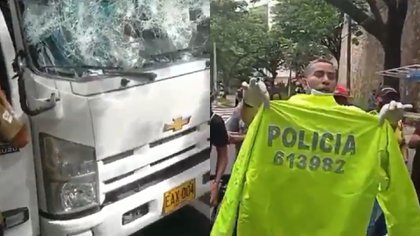 Denuncian que policías de civil dispararon contra manifestantes en Colombia
