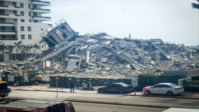 Al menos un muerto al derrumbarse edificio en Miami