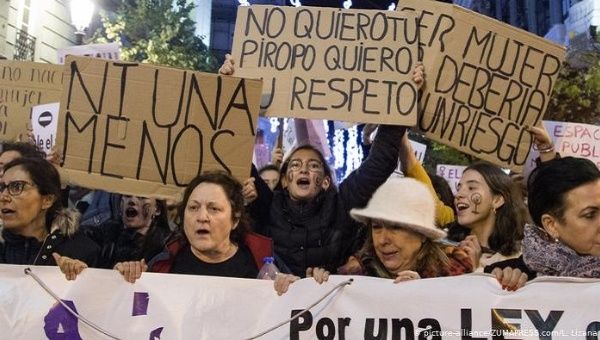 Con el confinamiento por la pandemia de la Covid-19, las llamadas por casos de violencia de género aumentaron en España.