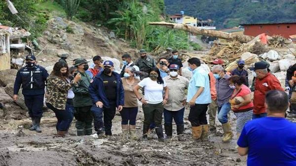 Venezuela anuncia puente aéreo para atender a víctimas de las lluvias