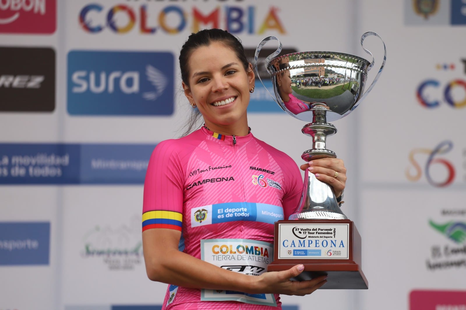 Jessenia Meneses se quedó con el título del Tour Femenino 2021