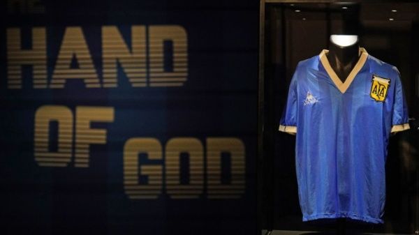 Camiseta de Maradona se vendió por más de 9 millones de dólares