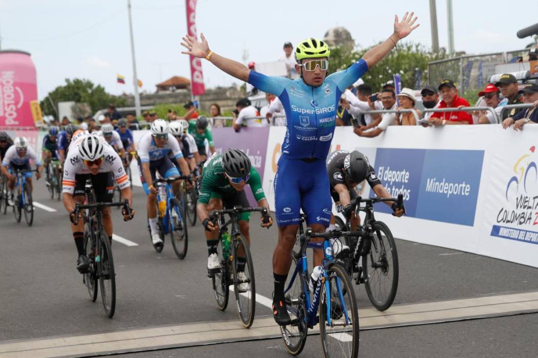 Chía celebró en Cartagena y es el primer líder de la Vuelta a Colombia