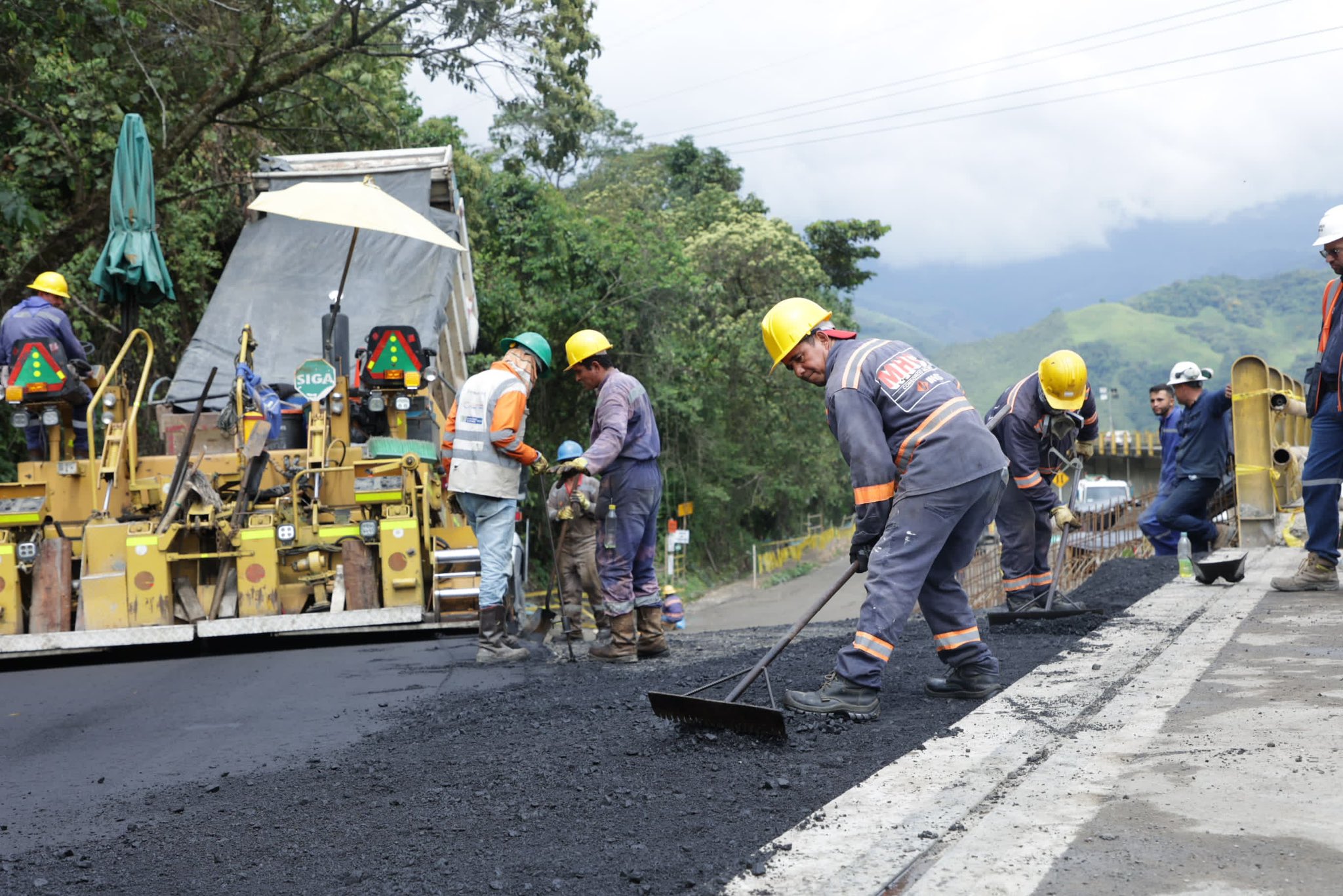 Comienza pavimentación para habilitar paso por la vía Aguazul – Sogamoso