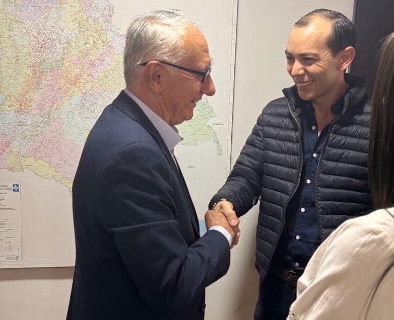 Alcalde de Arauca Juan Qüenza visitó el Ministerio de Salud 