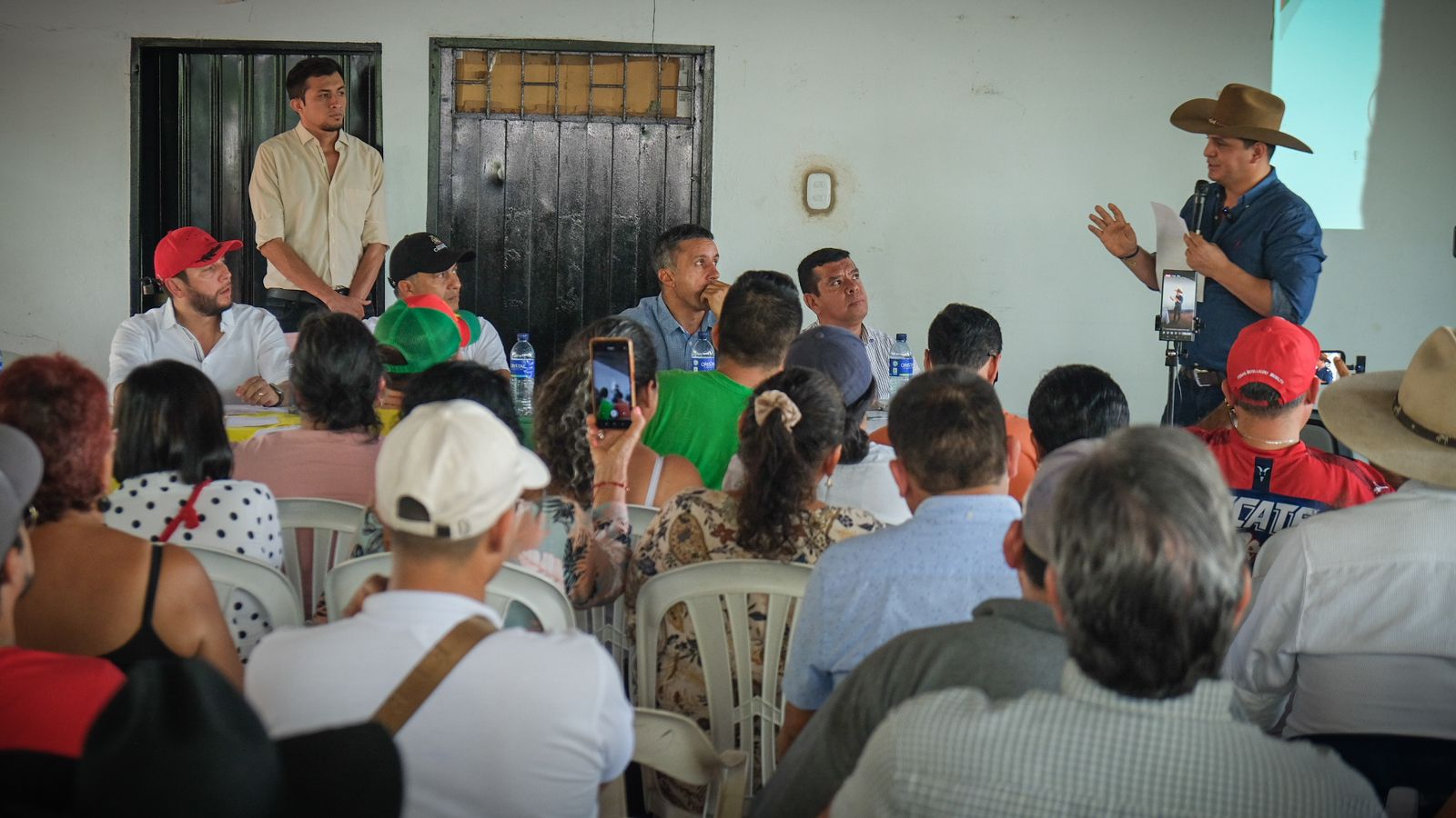 Gobierno departamental socializó inicio de la obra de pavimento de la vía El Milagro – Yopitos