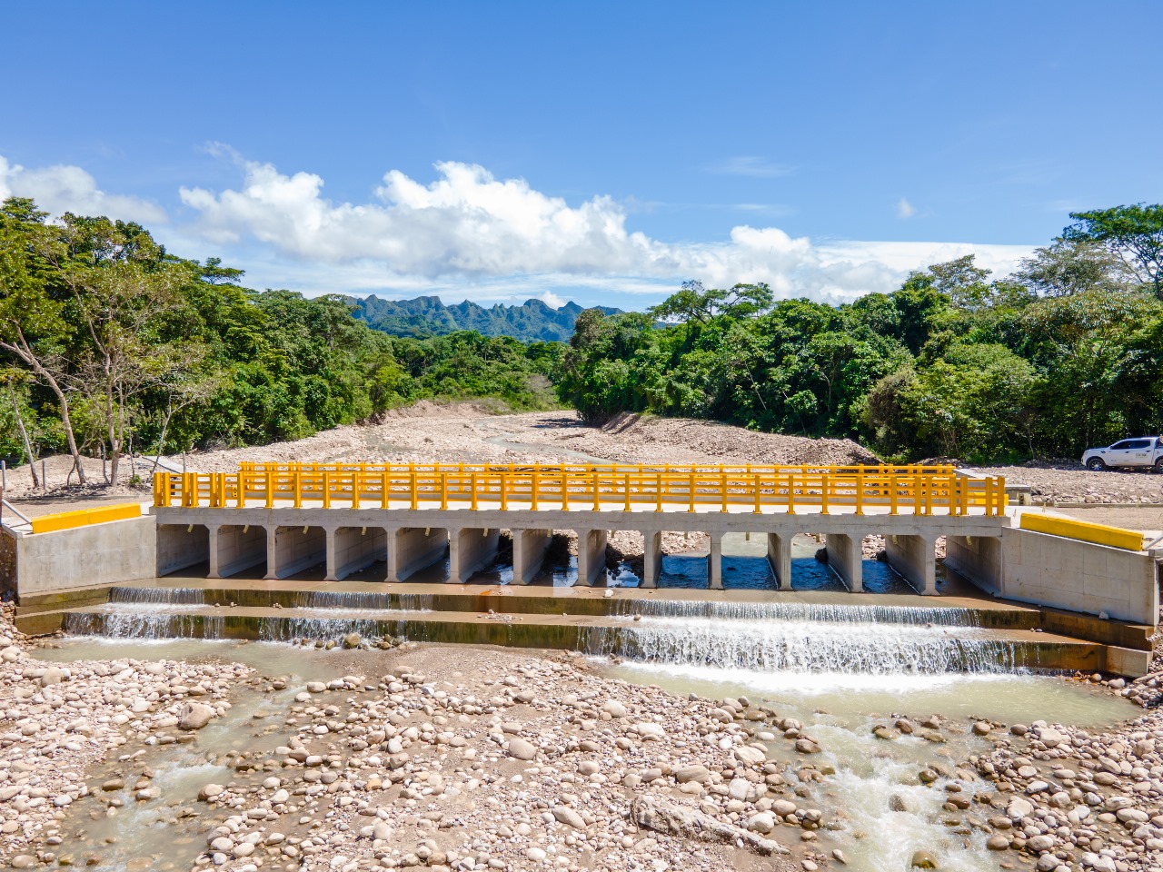 Comunidades rurales de Aguazul reciben obras de infraestructura vial