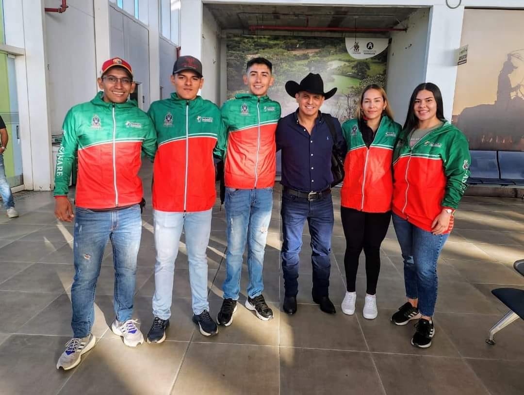 César Zorro despidió a ciclistas que disputarán Nacional en Medellín