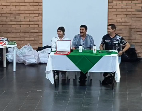 Marco Tulio, entregó uniformes a colegios que van a Fase Departamental de Intercolegiados